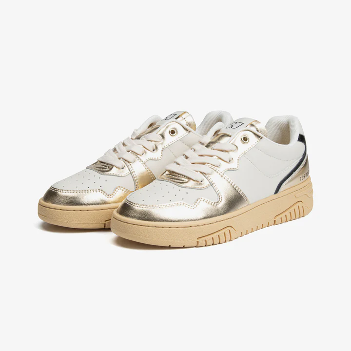 White sneakers women