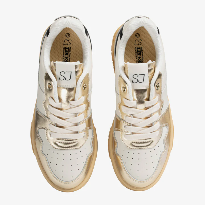 White sneakers women