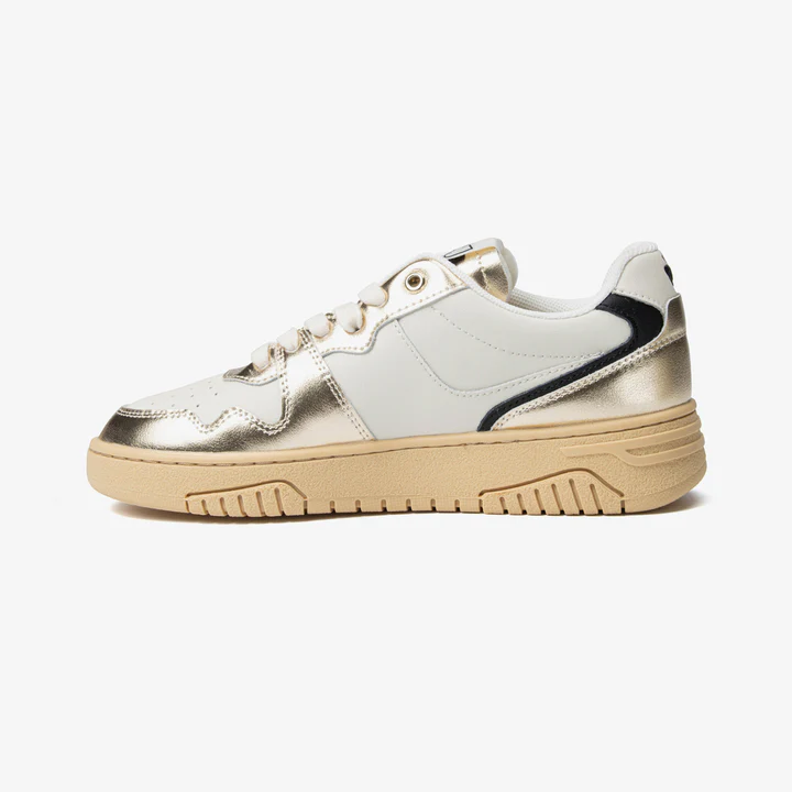 White sneakers women