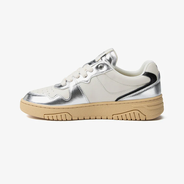 White sneakers women