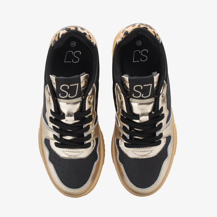 Casual sneakers women