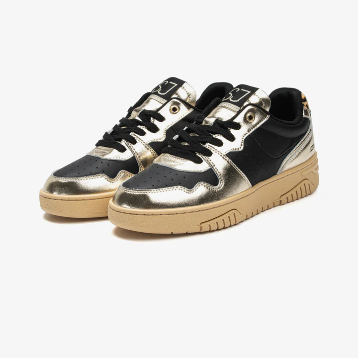 Casual sneakers women