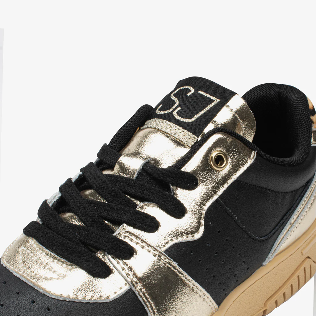 Casual sneakers women