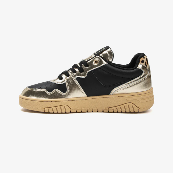 Casual sneakers women