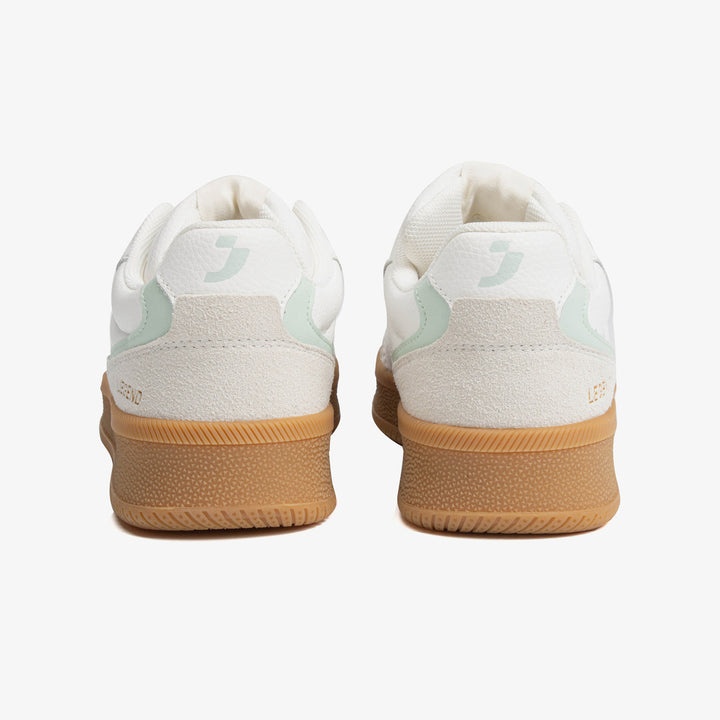 White sneakers women