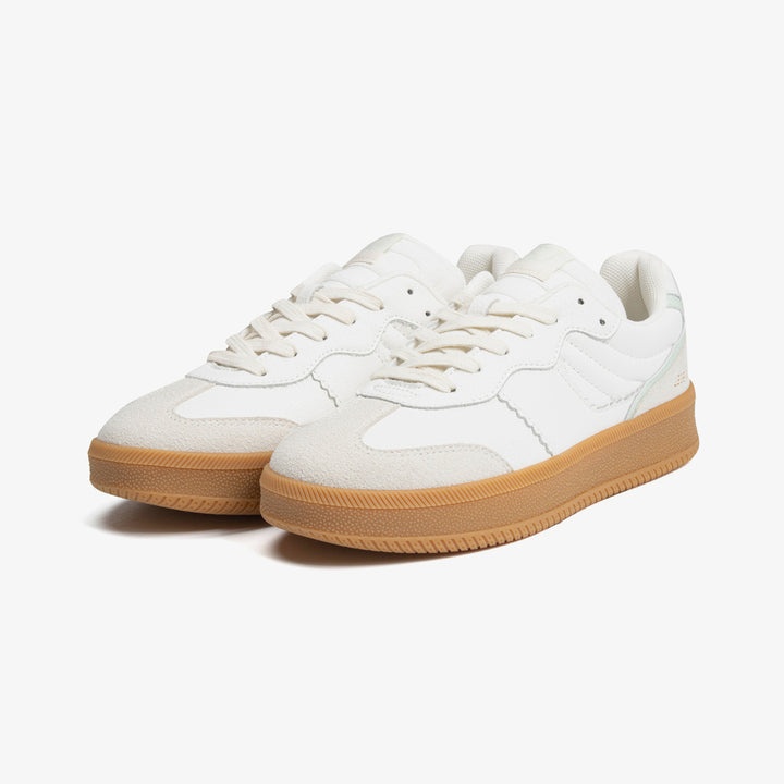 White sneakers women