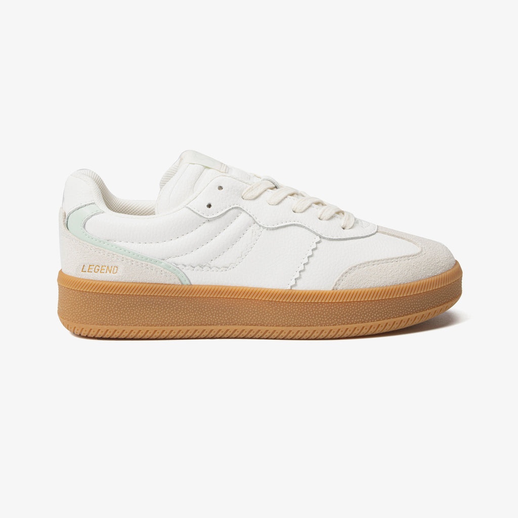 White sneakers women
