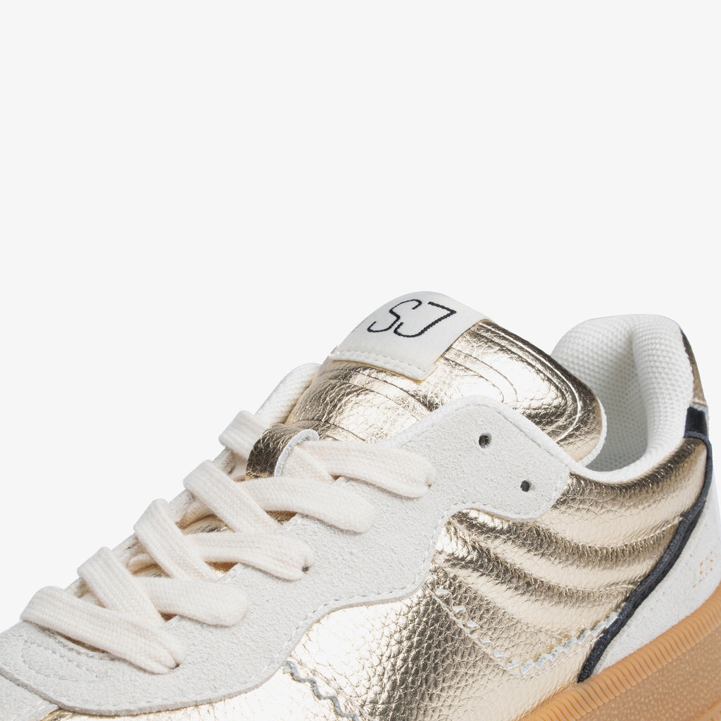 Casual sneakers women