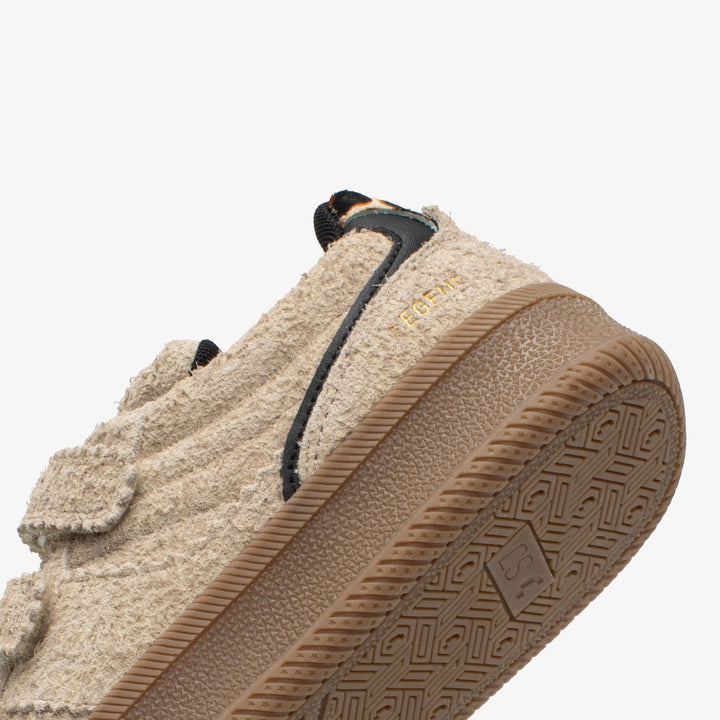 Casual sneakers women