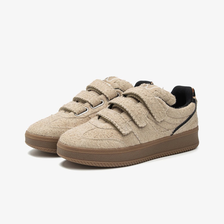 Casual sneakers women