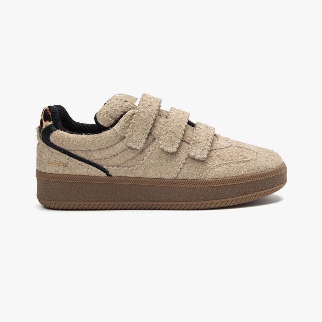 Casual sneakers women