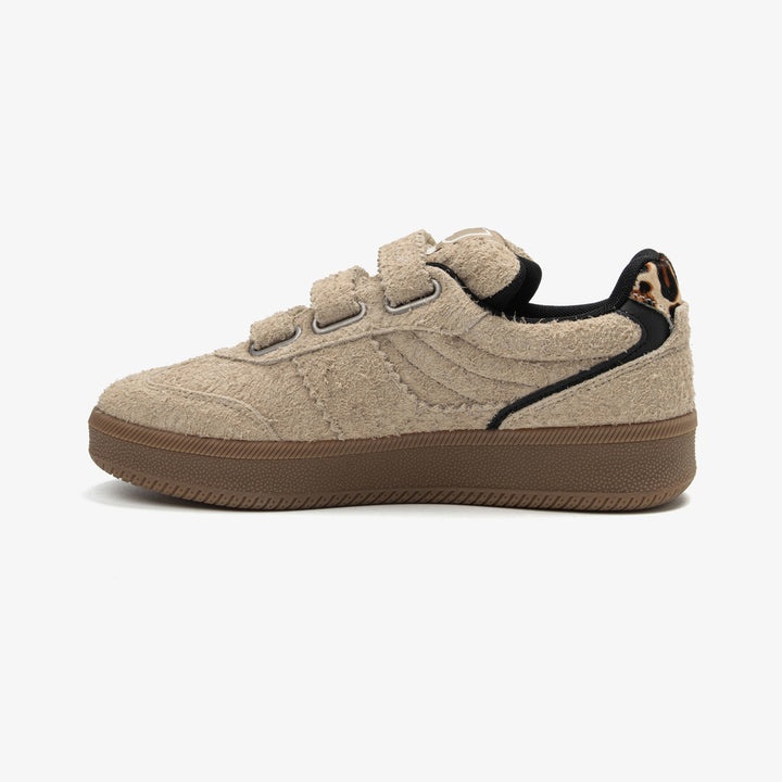 Casual sneakers women