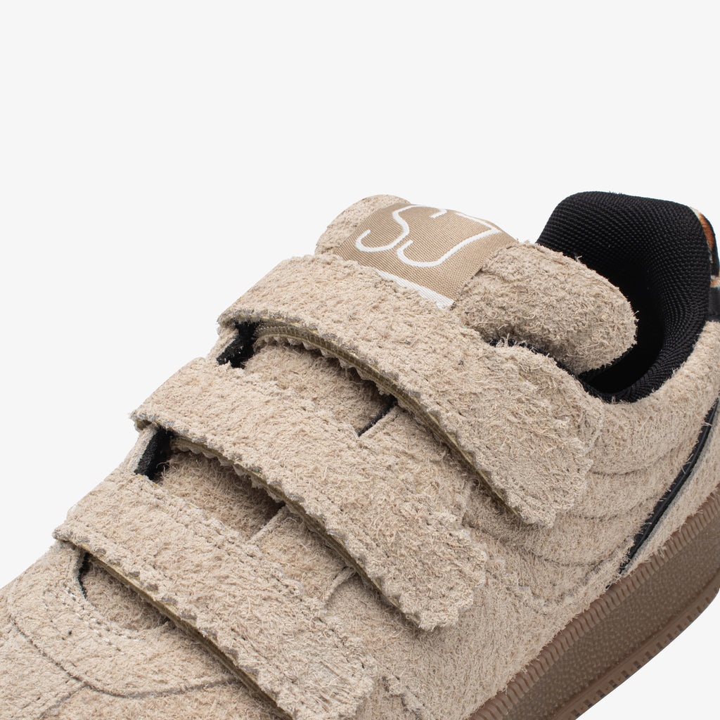 Casual sneakers women