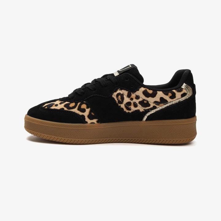 Casual sneakers women