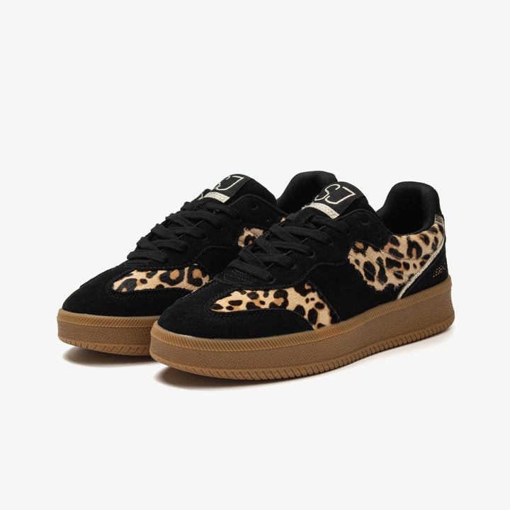 Casual sneakers women