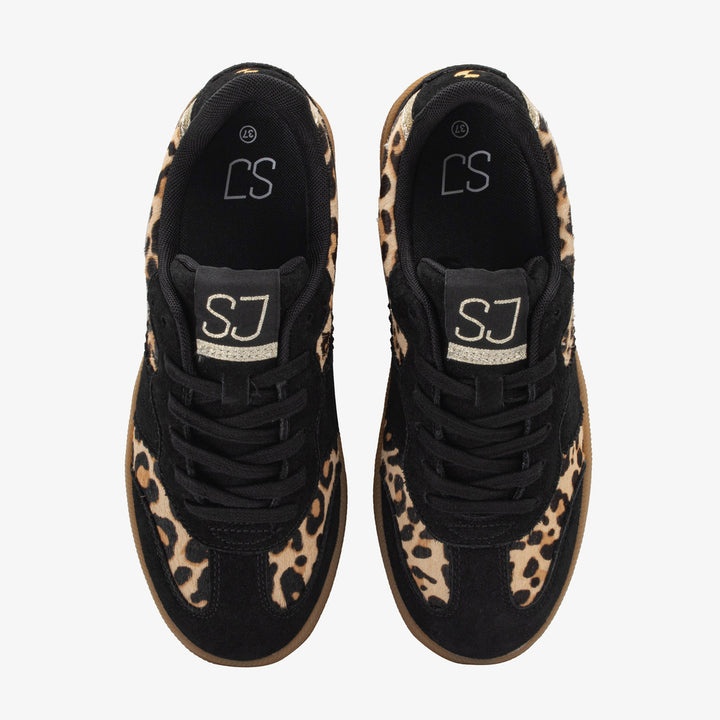 Casual sneakers women