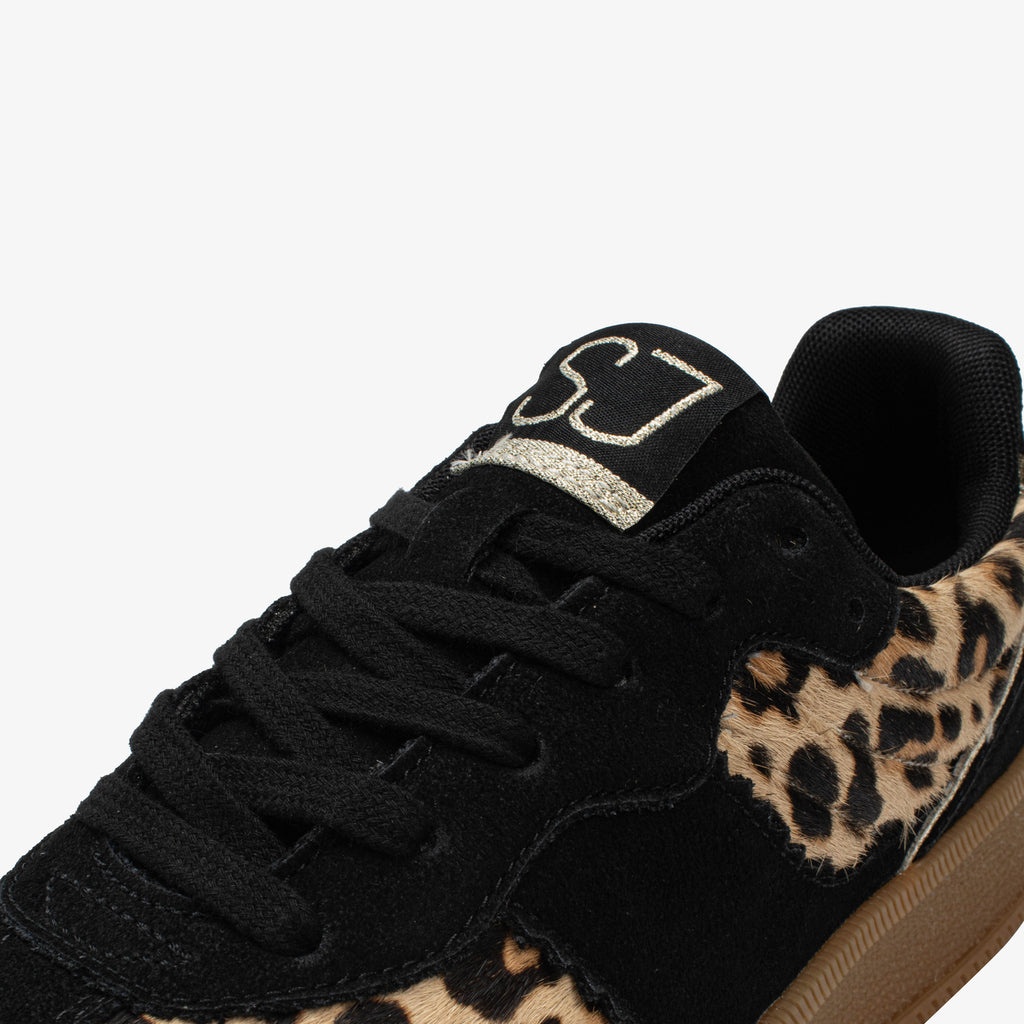 Casual sneakers women