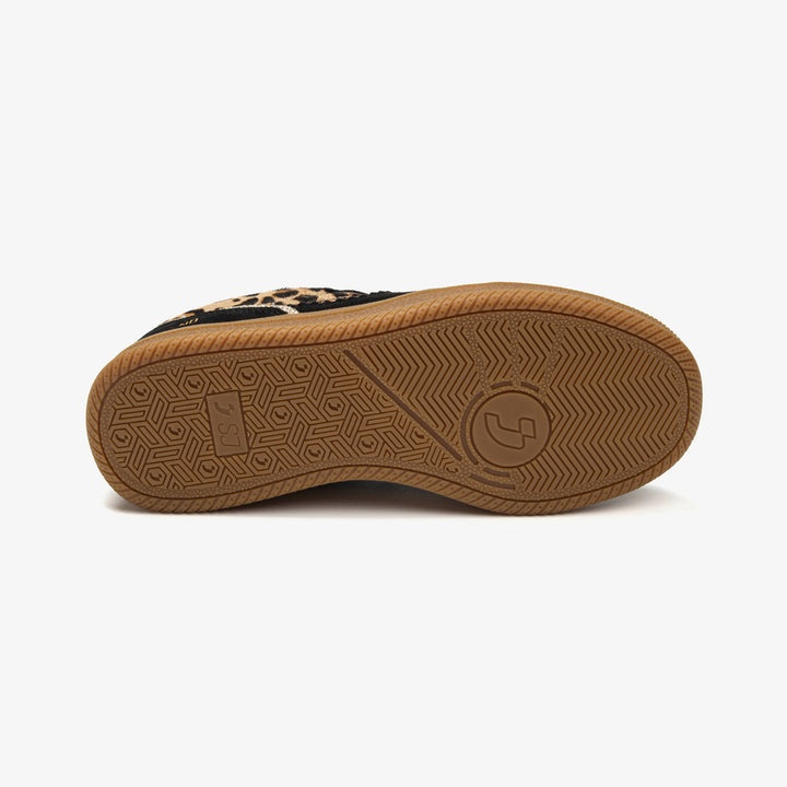 Casual sneakers women