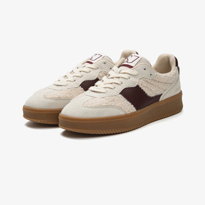 Casual sneakers women