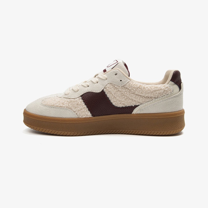 Casual sneakers women
