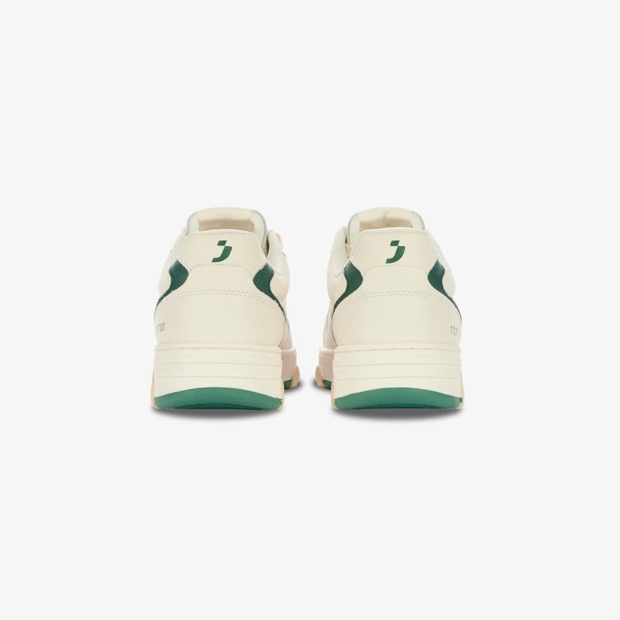 White sneakers men