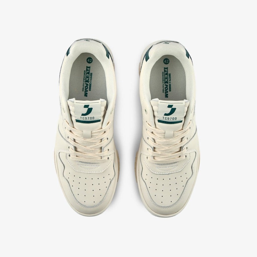 White sneakers men