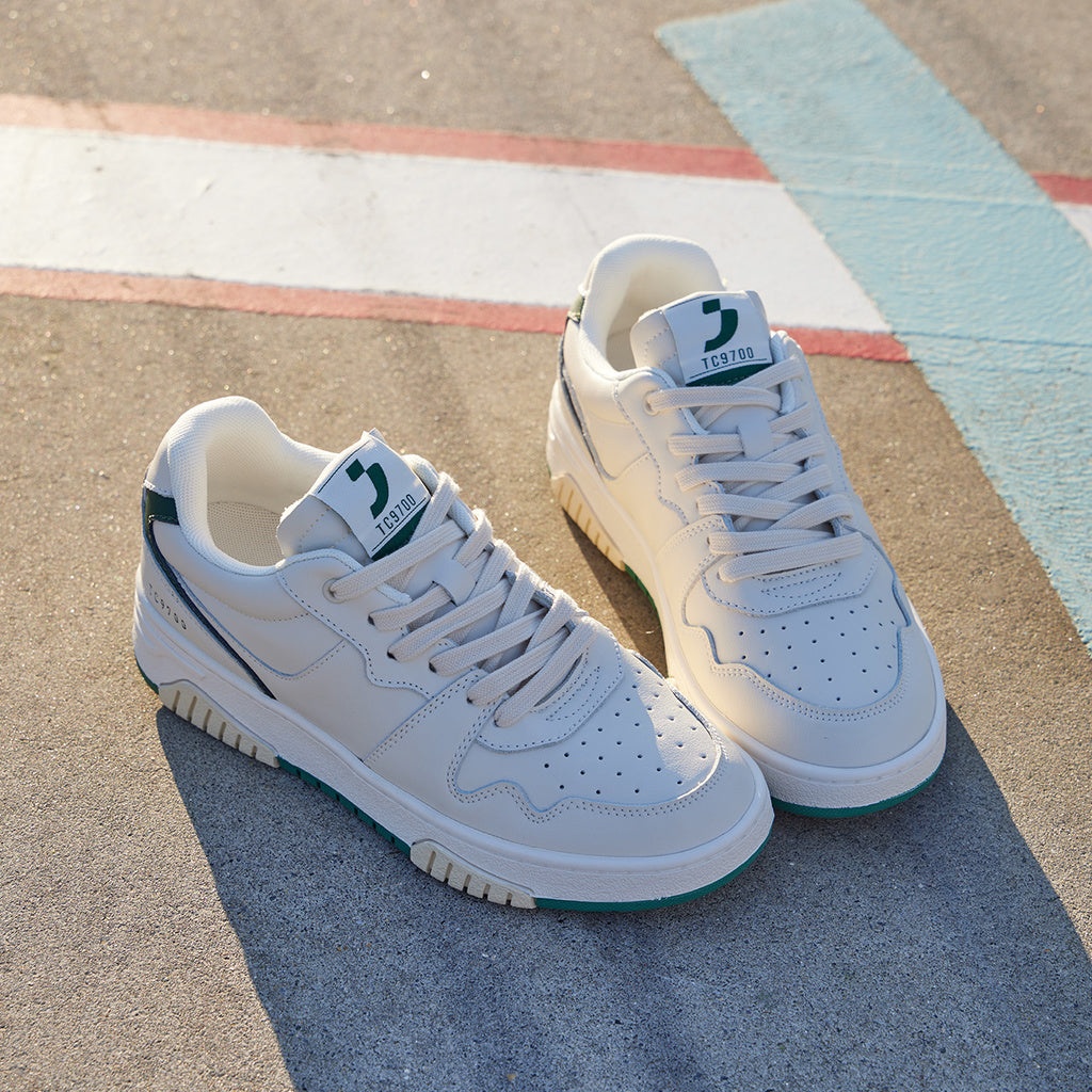 White sneakers men