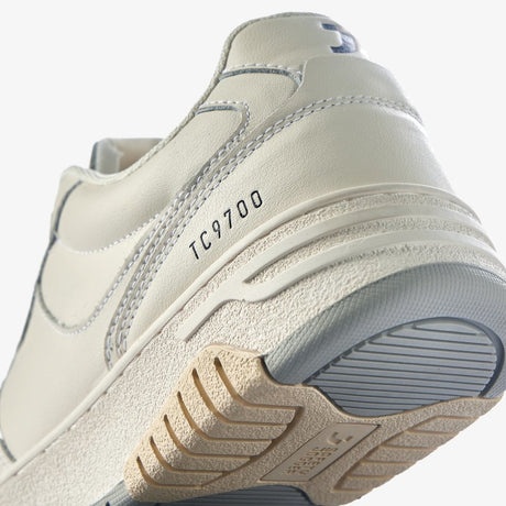 White sneakers men