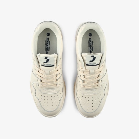 White sneakers men