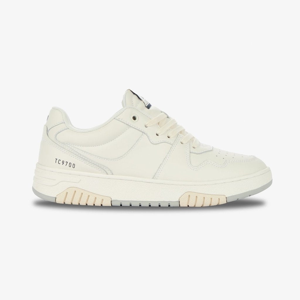 White sneakers men