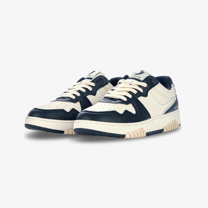 White sneakers men