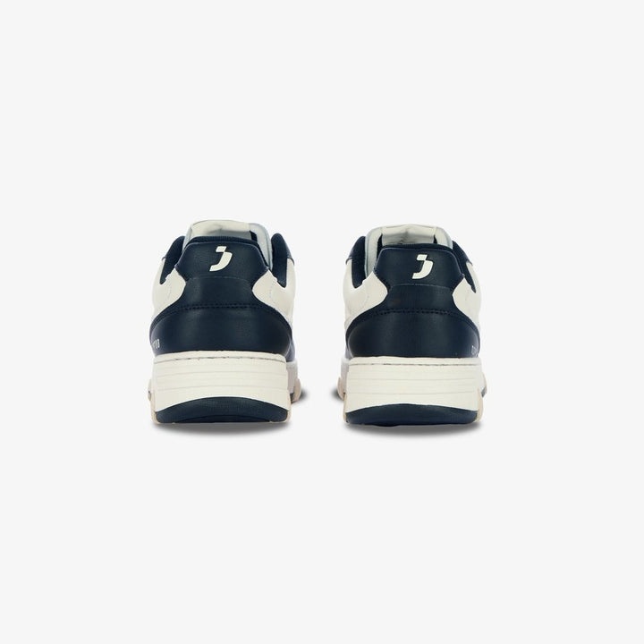 White sneakers men