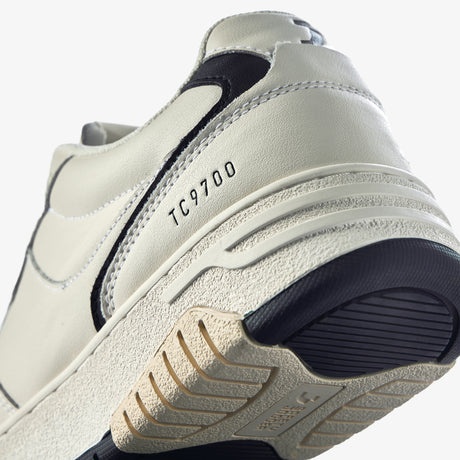 White sneakers men