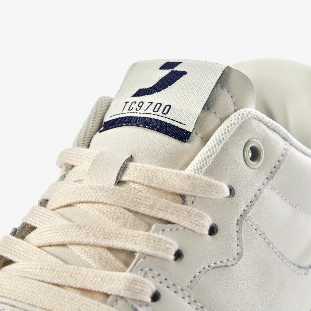 White sneakers men