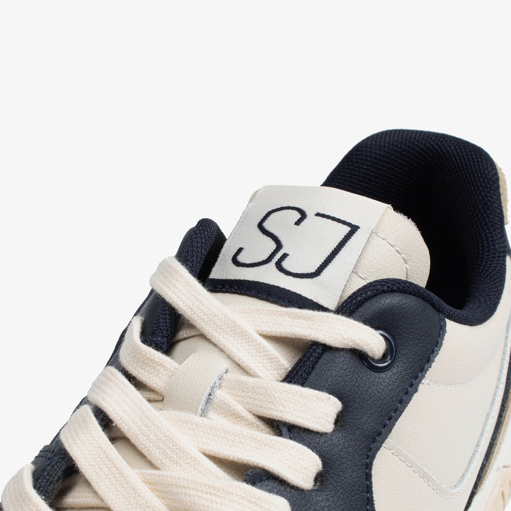 White sneakers men